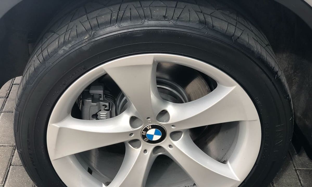 Ремонт пробитого колеса Bmw